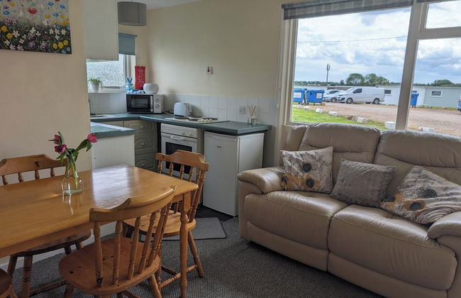 2 Bed Chalet - Sleeps 5 - Free Parking - Tv - Foto 12