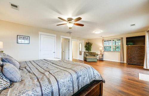 Lakeside Blue Eye Escape with Game Room and Hot Tub! - Foto 15