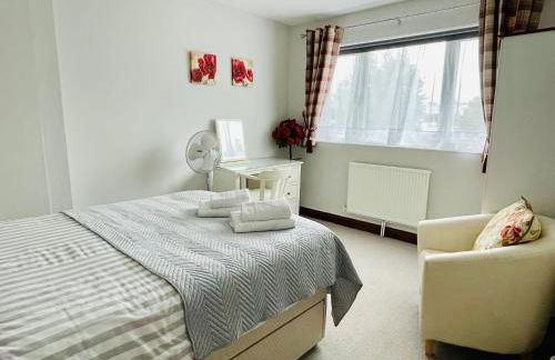 Somers 4 bed House off road parking pet friendly - Foto 31