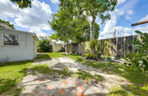 Fenced-In Yard Home 3 Mi to Hard Rock Stadium! - Photo 22