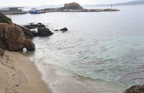 Studio Cabine à Giens avec Terrasse, Piscine et Parking - FR-1-335-193 - Foto 7