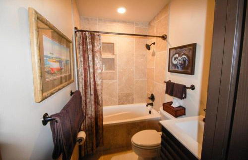 Tahitian Cottage - Heated Pool Walk to the Beach - Foto 12