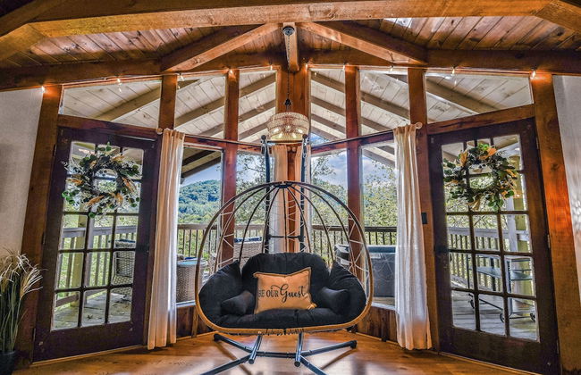 Cliff Haven 1 Bedroom Cabin by RedAwning - Photo 29