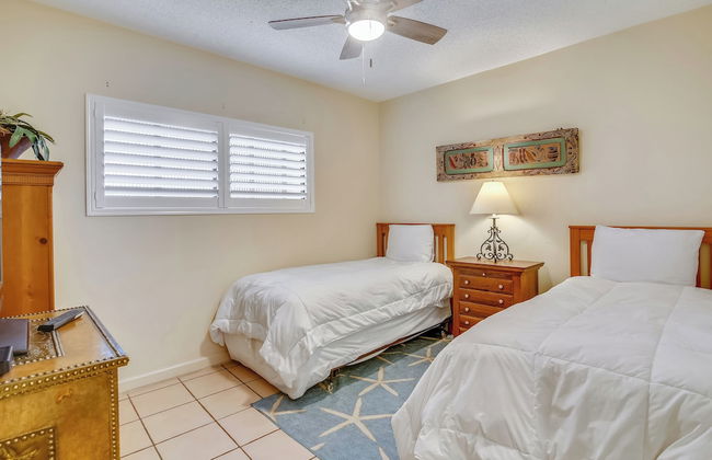 Beachfront Getaway by Ryson Vacation Rentals - Photo 9