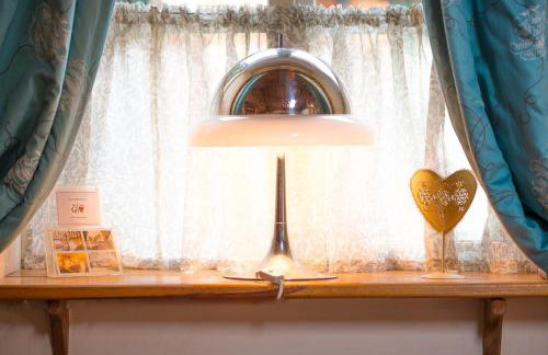 Snow Cottage laid back style with footpaths to a great Macro Brewery Pub - Foto 3