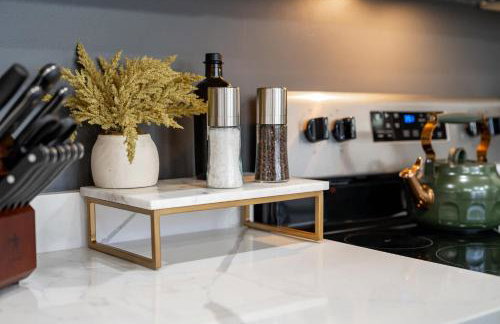 Modern & Stylish - Mins to Downtown - Family Friendly - Photo 12