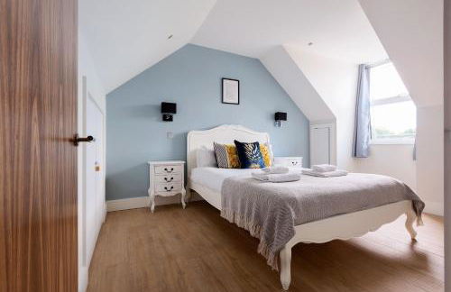 Elegant 2 Bed Flat with Balcony in Finchley - Photo 4