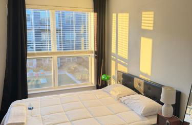 Luxury Bedroom with Private Bath & Closet Near Airport and Downtown Boston - Foto 14