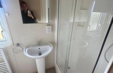 Beautiful Holiday Home 3 Bed Caravan by The Beach, Free Wifi, Games Console, TVs & DVD's, Passes Not Included - Foto 25