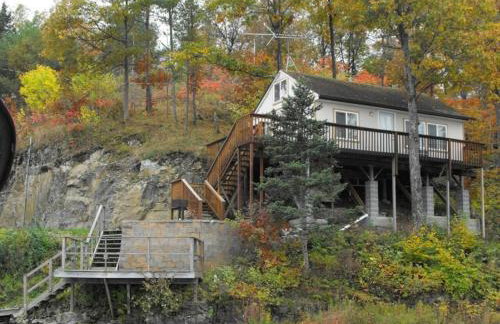 Cliffside Hideaway-Renovations & upgrades coming! - Foto 1