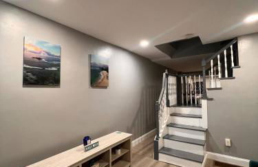 Cozy Modern Home with Large Fenced in Backyard - Foto 14