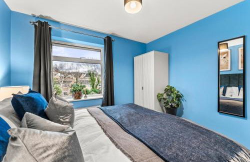 Elegant Retreat in Cheltenham - Garden & Parking Included - Foto 36