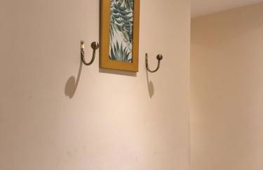 #81 Stylish Top Floor - for 2 - 10 mins to Brueton Park - " Perfect for Business Traveler and Couple - Free Parking" - Foto 17