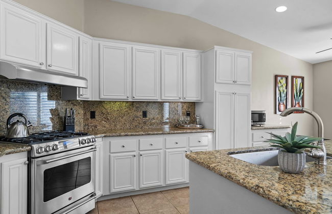 La Quinta Desert Haven Luxe Stay w/ Private Pool, Hot Tub, Pool Table - Foto 16