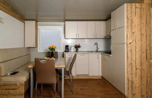 Cozy and Chic Little House with Pool Ivinj-2 - Foto 24