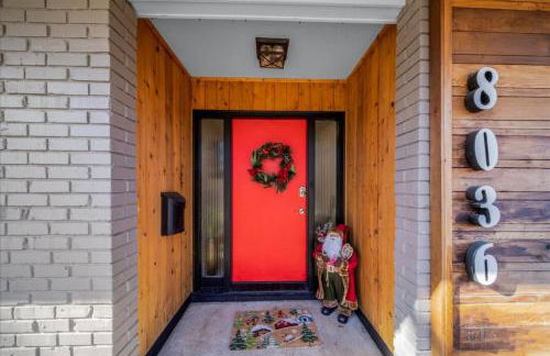 3BR Overland Park Home with Patio and Waterfall Pond - Foto 6