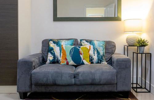 2 bedroom Large Town Centre Apartment FREE Parking - Foto 8