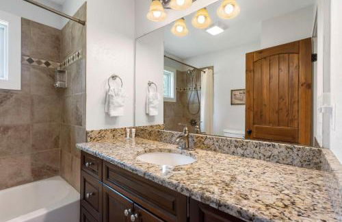 Lake Escape Lakefront Lodge at Red Bud Cove - Foto 32