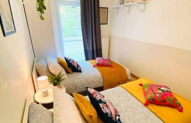 3 bedrooms in Center w Terrace&Parking - Photo 4