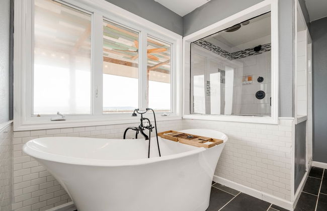 5 King 3 5b Firepit Nearby Pickleball Opens Feb 25 Lvl2 EV Charger Pool w Lake Views - Foto 44