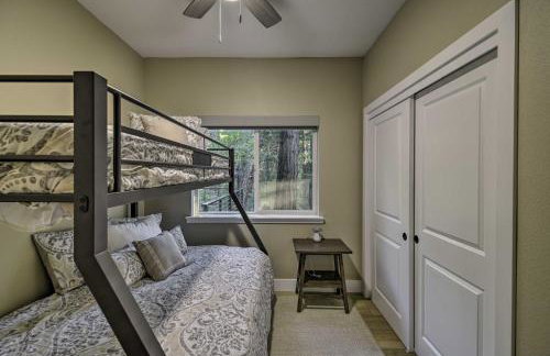 Secluded Butte Meadows Cabin with Deck and Grill! - Foto 17