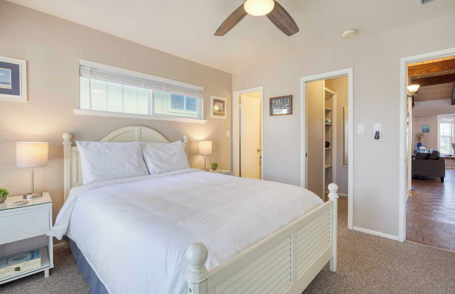 Steps to Beach w/ Patio+deck Foosball Happy Bottom Beach House by Avantstay - Foto 25