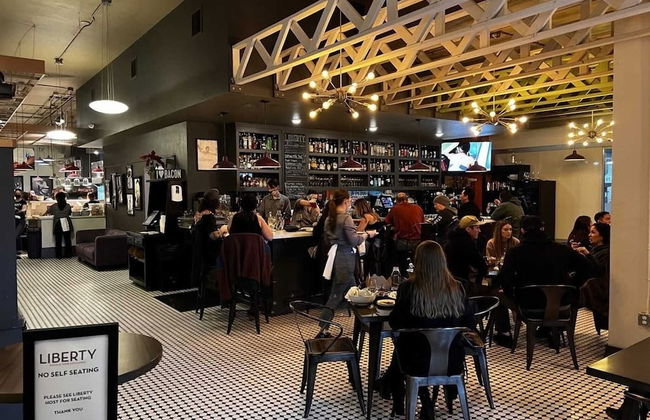 DT Reno - 4BR Home w Patio BBQ Grill Games Room - Foto 37