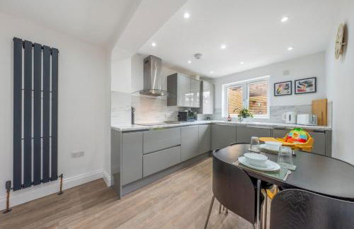 Entire 3 Bedroom House in London - Canning Town, City Airport, London ExCel - Foto 2