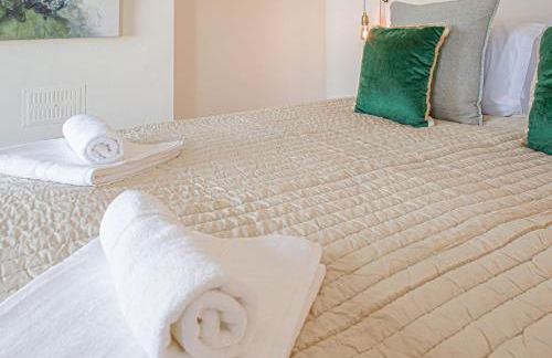 Stunning Townhouse with Large Garden - Sleeps 8! - Photo 36