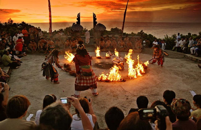 Uluwatu Temple Tour + Kecak Dance - Photo 3