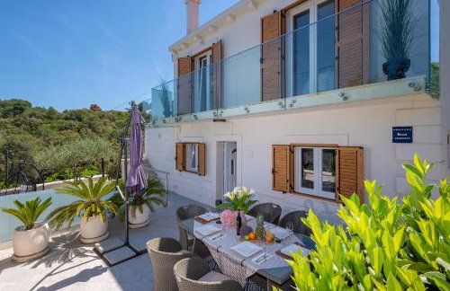 Uniquely designed Villa Ivana with outdoor Jacuzzi nearby the pebble Banje beach at the Island of Solta - Photo 54