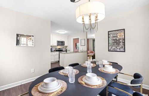 Raleigh Retreat w Fire Pit Patio & Workspace - Foto 18