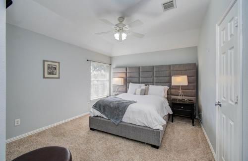 Luxury Pool Home Near Sugar Land Town Center - Photo 24