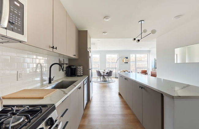 Stylish 2 BR w Roof Deck Access - Mins to NYC - Foto 6