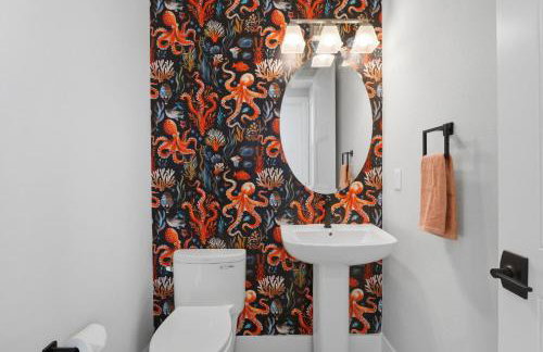 New Listing Discounts! Canal Home-Heated Pool, Game Room, Tesla Charger, & More - Foto 18