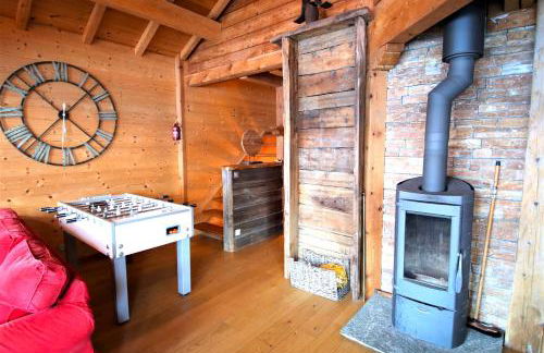 Chalet with Ski Slope Views, Jacuzzi & Cinema Room - Foto 14