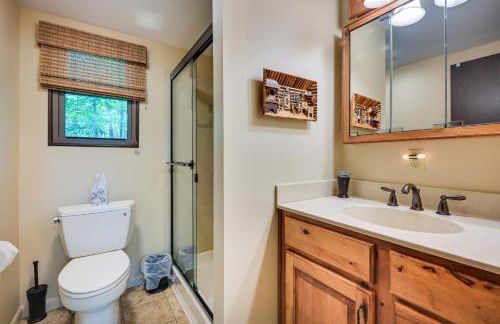 Charming Hedgesville Retreat with Deck and Fireplace! - Foto 14