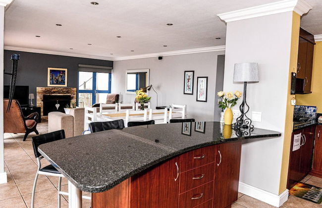 Charis to Theo - Relax in Style at This 3-bedroomed Langebaan Holiday House - Foto 10