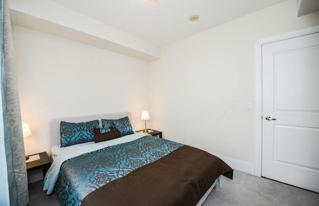 Sarkar Suites - 330 Burnhamthorpe Road - Photo 13