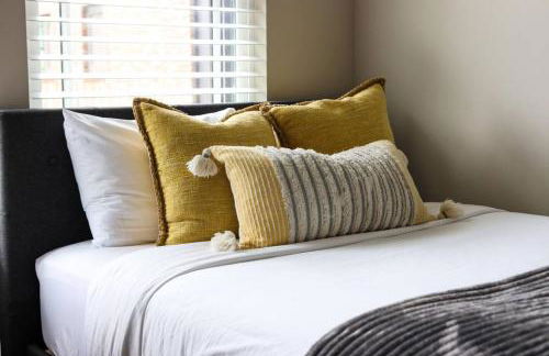 Two Townhomes - Hot Tubs and Rooftop Balconies - Foto 20