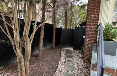 COMFY Basement Home 2 Bdrm1Den 3Queen Beds - Foto 5