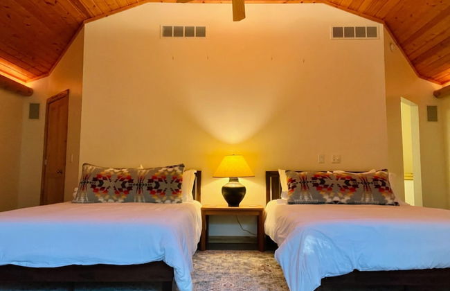 Boardman Monarch Upscale River Lodge HOT Tub! - Foto 45