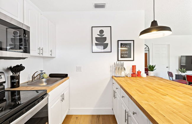 Lovely 2 BR Condo With Free Parking on Premises - Foto 21