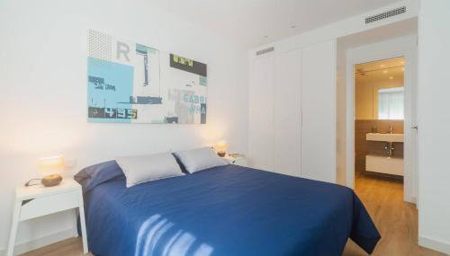 Central Market Deluxe Apartments - Photo 3, wardrobe