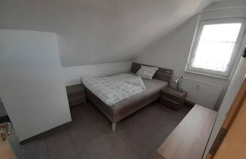 Fewo Steinhohle, DG 45qm, 1 Schlafzimmer & 1 Wohn-Esszimmer mit Bett - Foto 8