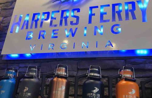 Day Street - Walk to Harpers Ferry NP - Foto 2