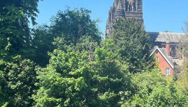 Modern Flat in central Lichfield & secure parking - Photo 3