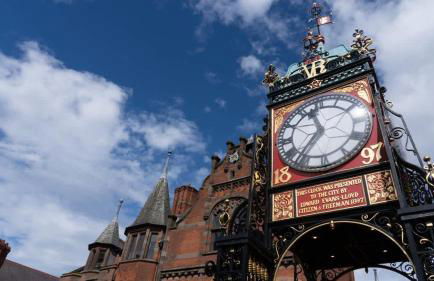 Great 3 bed Handbridge home Sleeps 6 EV Charger - Photo 31