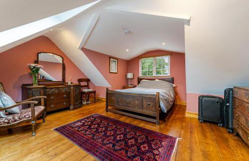 Whimsical Countryside Escape with Sprawling Garden - Foto 31