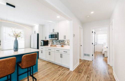 Beautiful luxury home freshly renovated with big yard, seating & grill pad - Foto 4